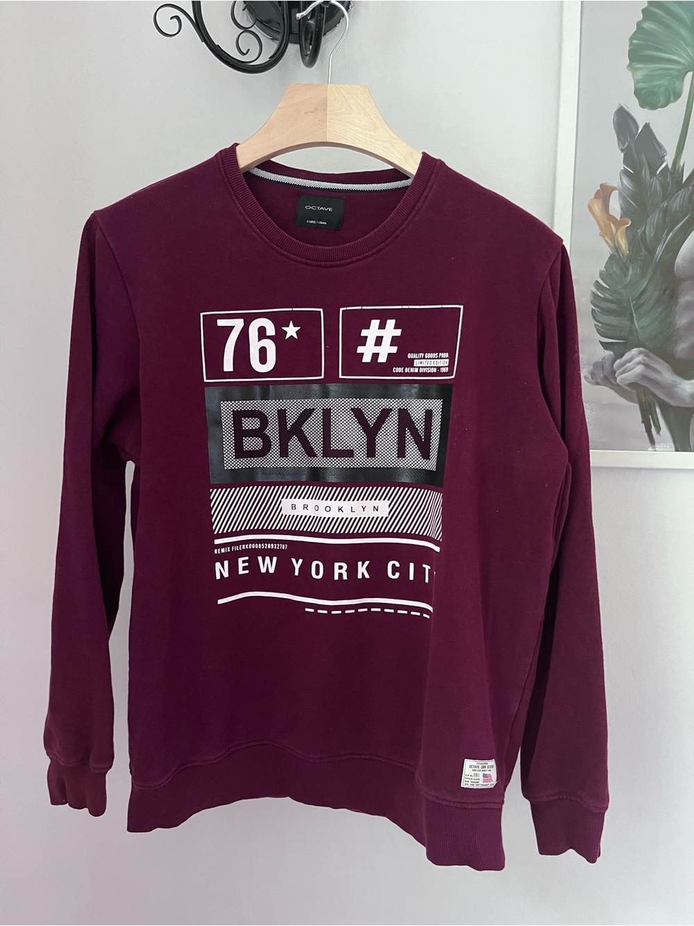 Maroon Graphic Crewneck Sweatshirt